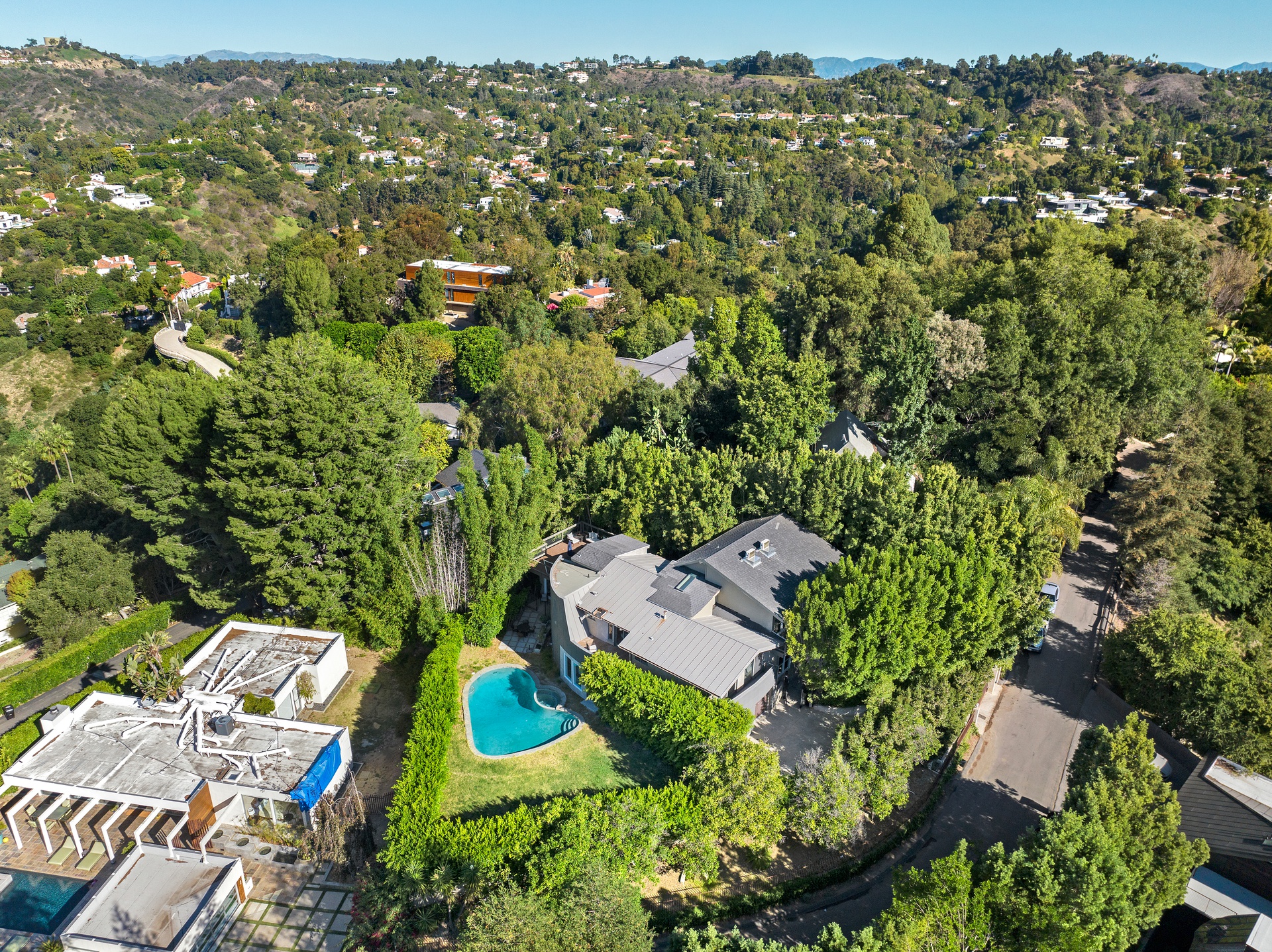 9625 Oaks Pass Rd. Beverly Hills, CA 90210 – image 30