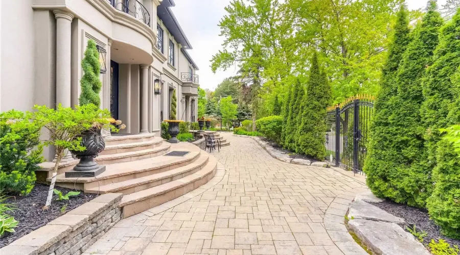 1540 Mississauga Rd, Mississauga, Ontario, L5H 2K1, Canada, 5 Bedrooms Bedrooms, ,6 BathroomsBathrooms,Residential,For Sale,1540 Mississauga Rd,1401519