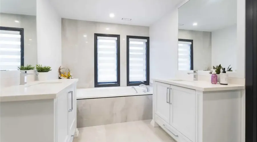 1540 Mississauga Rd, Mississauga, Ontario, L5H 2K1, Canada, 5 Bedrooms Bedrooms, ,6 BathroomsBathrooms,Residential,For Sale,1540 Mississauga Rd,1401519