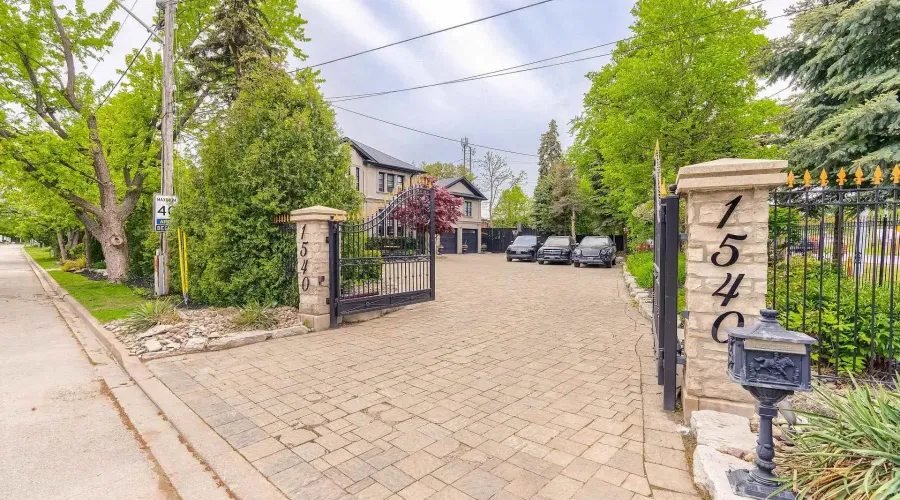 1540 Mississauga Rd, Mississauga, Ontario, L5H 2K1, Canada, 5 Bedrooms Bedrooms, ,6 BathroomsBathrooms,Residential,For Sale,1540 Mississauga Rd,1401519