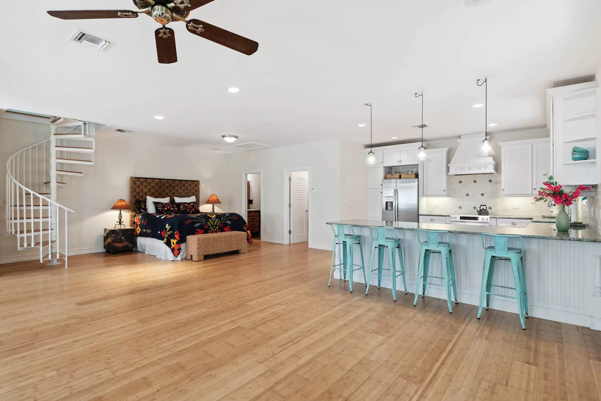 Five-Acre Oceanfront Estate – image 43