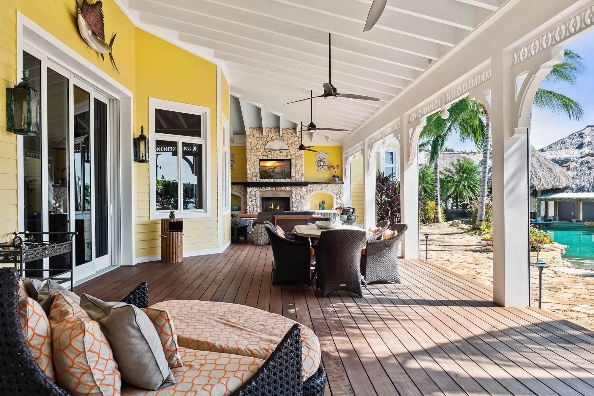 Five-Acre Oceanfront Estate – image 11