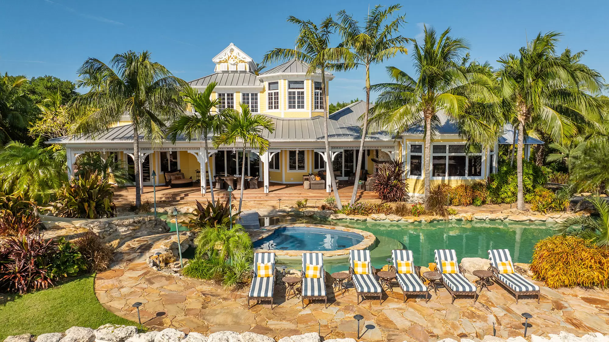 Five-Acre Oceanfront Estate – image 3