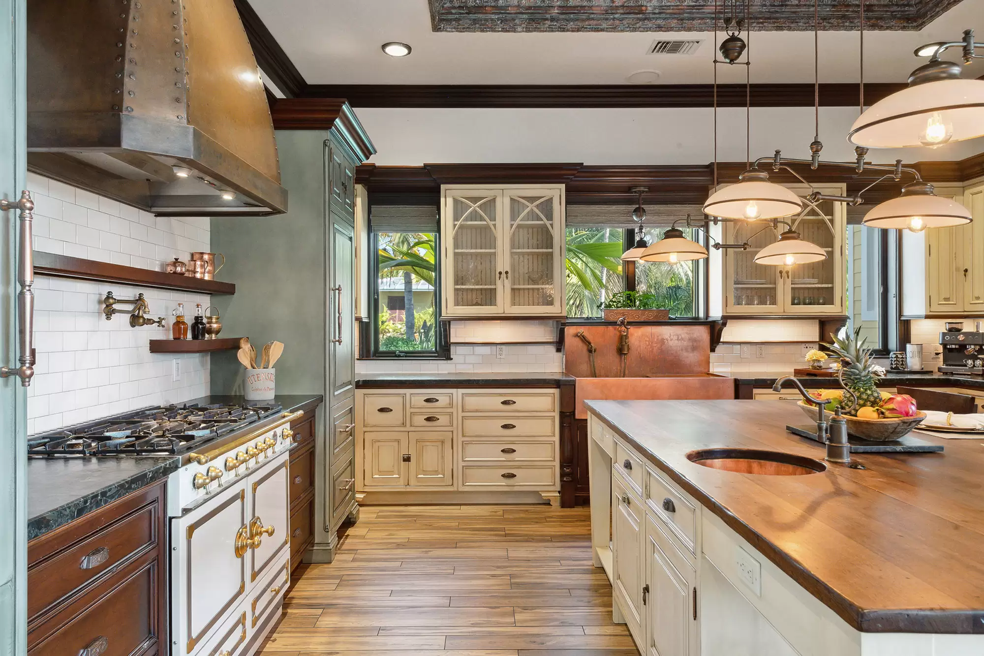 Five-Acre Oceanfront Estate – image 19