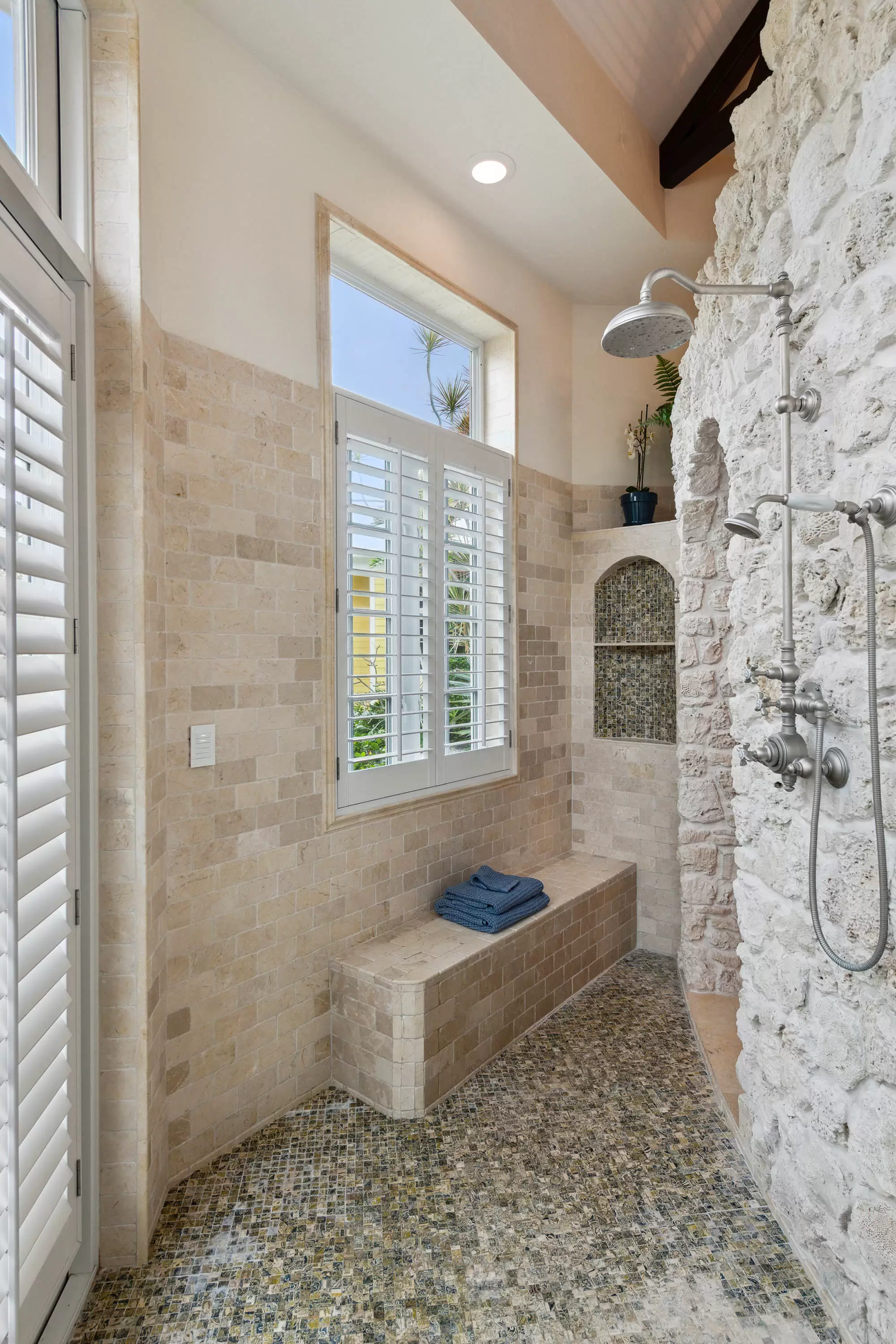 Five-Acre Oceanfront Estate – image 22