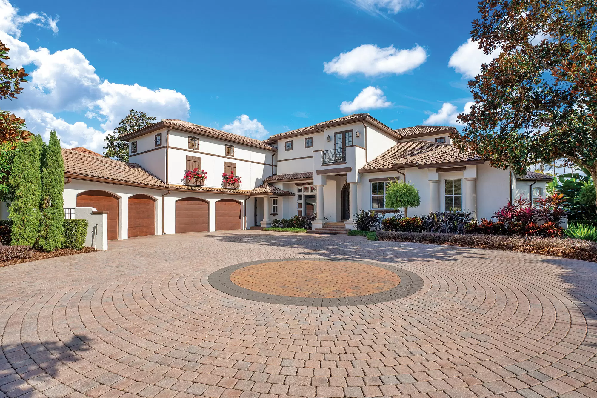 Exquisite Luxury Lakefront Home – image 1