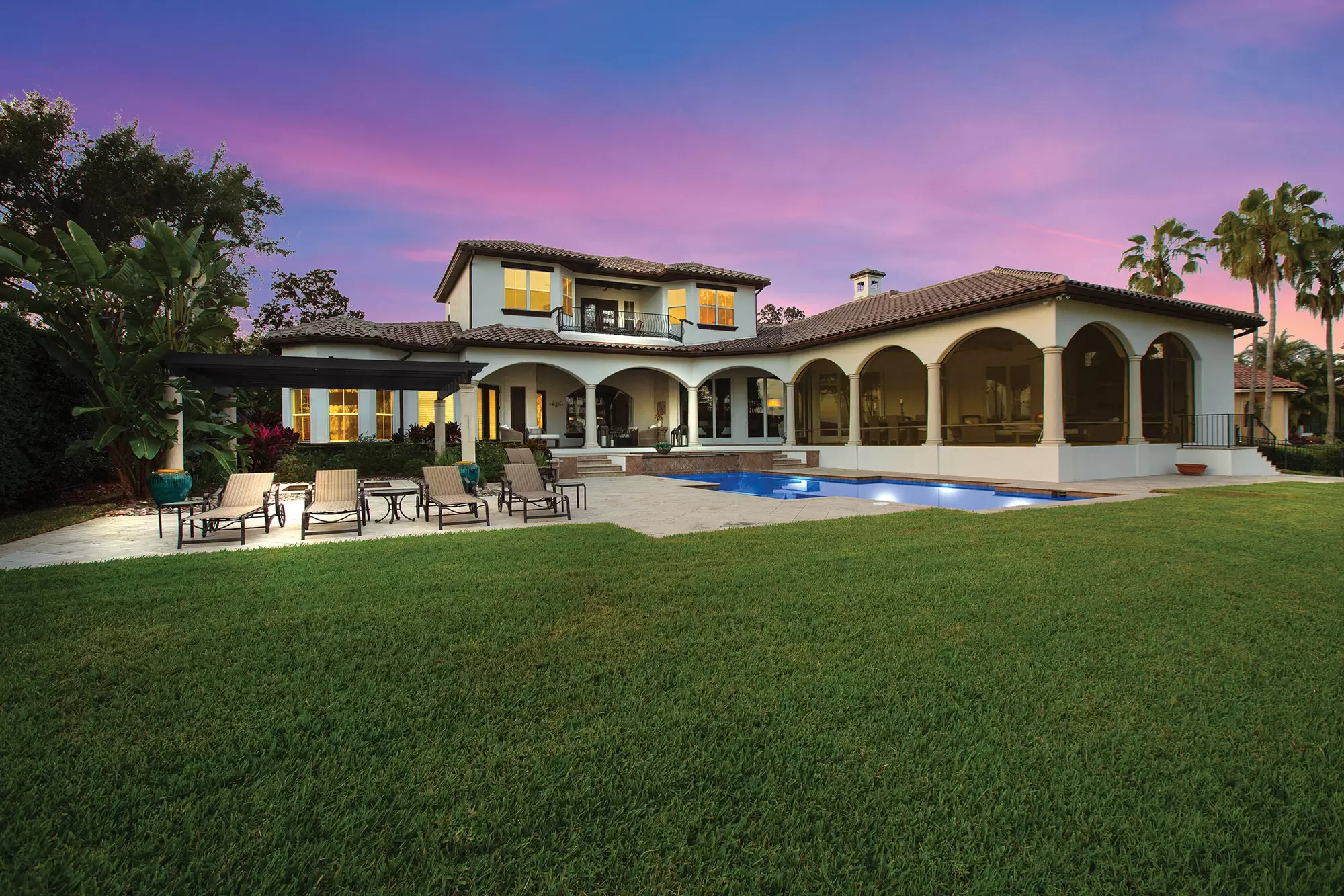 Exquisite Luxury Lakefront Home – image 2