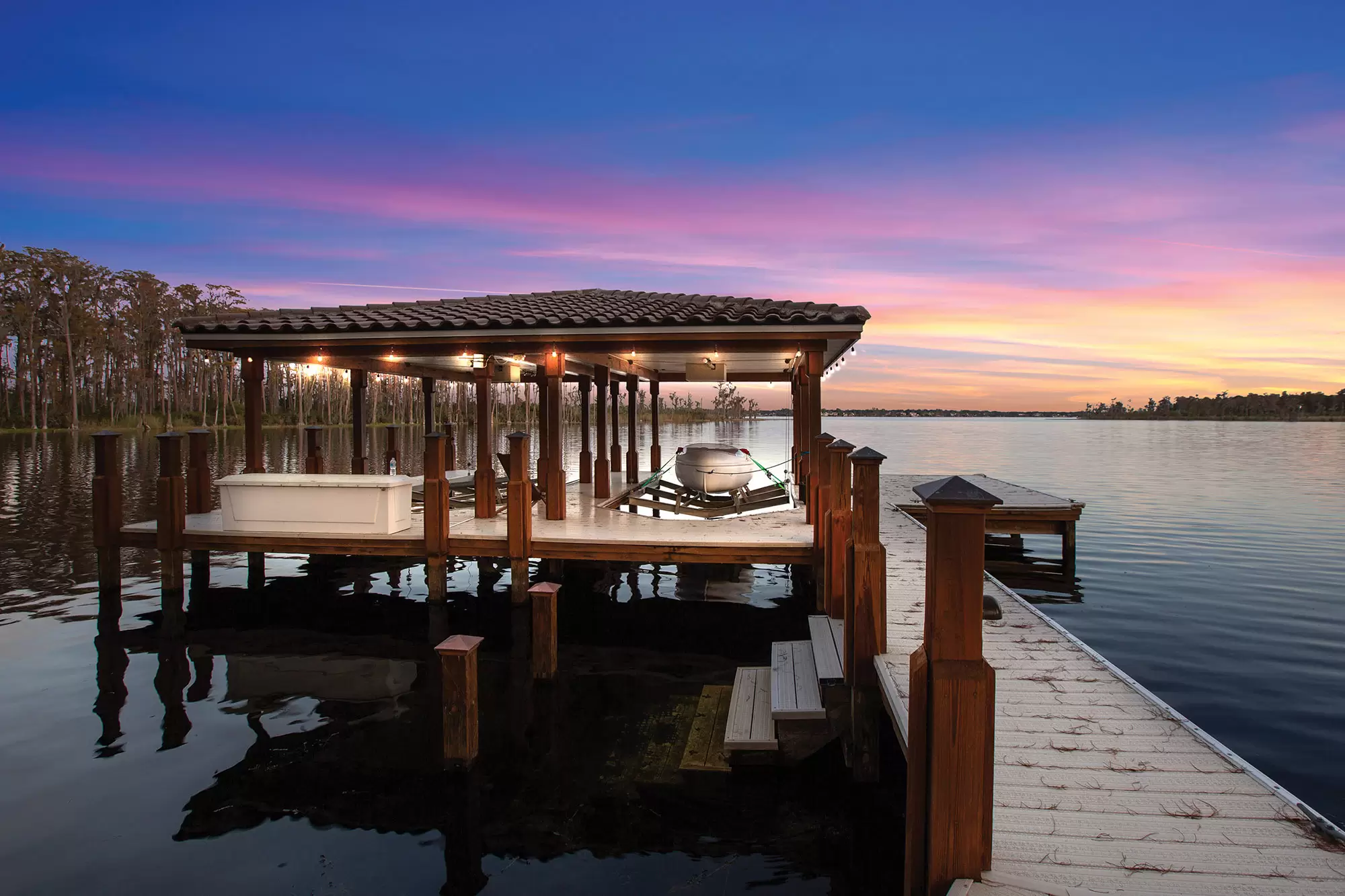 Exquisite Luxury Lakefront Home – image 6