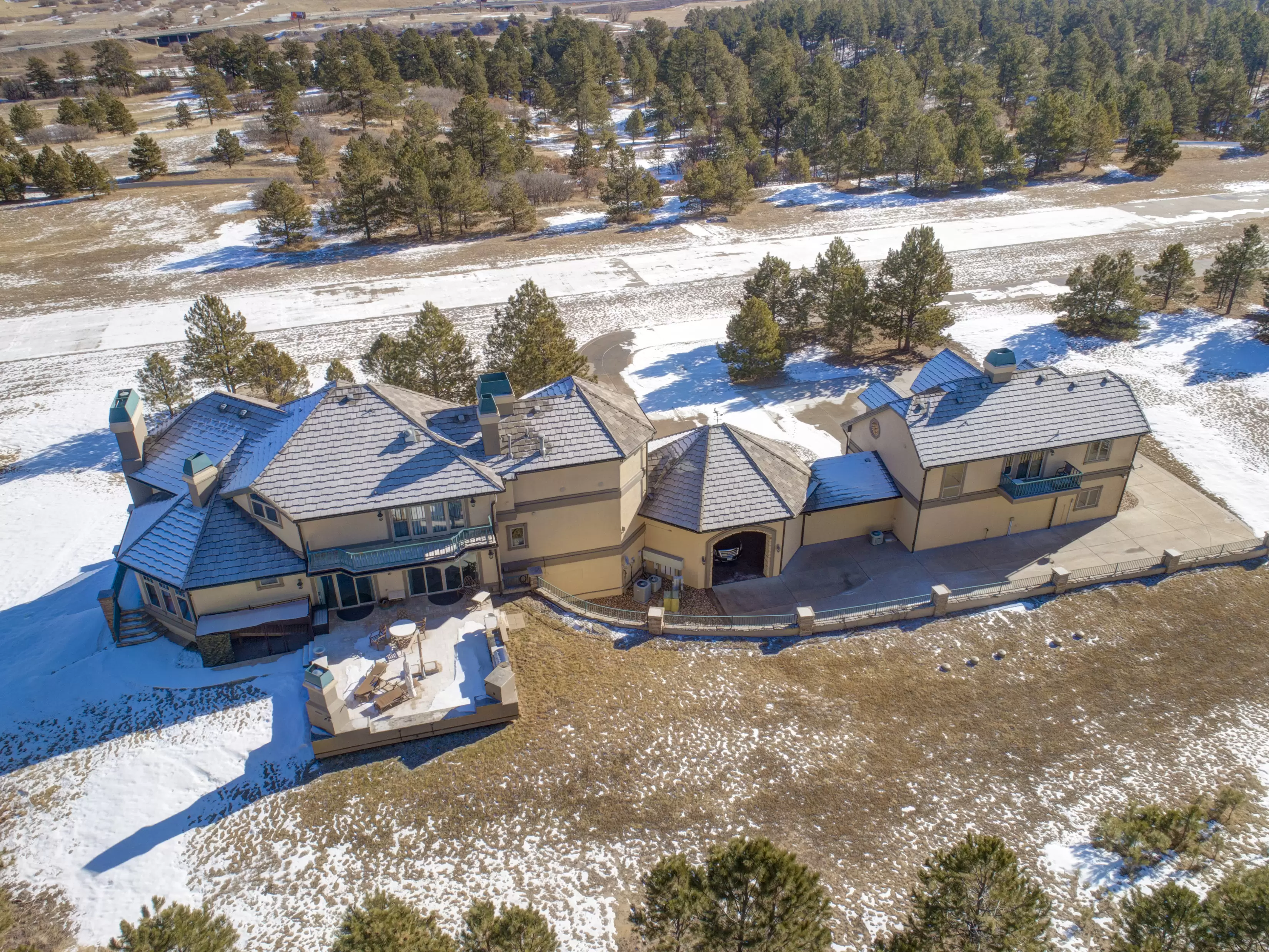 Private Home & Airport – image 10