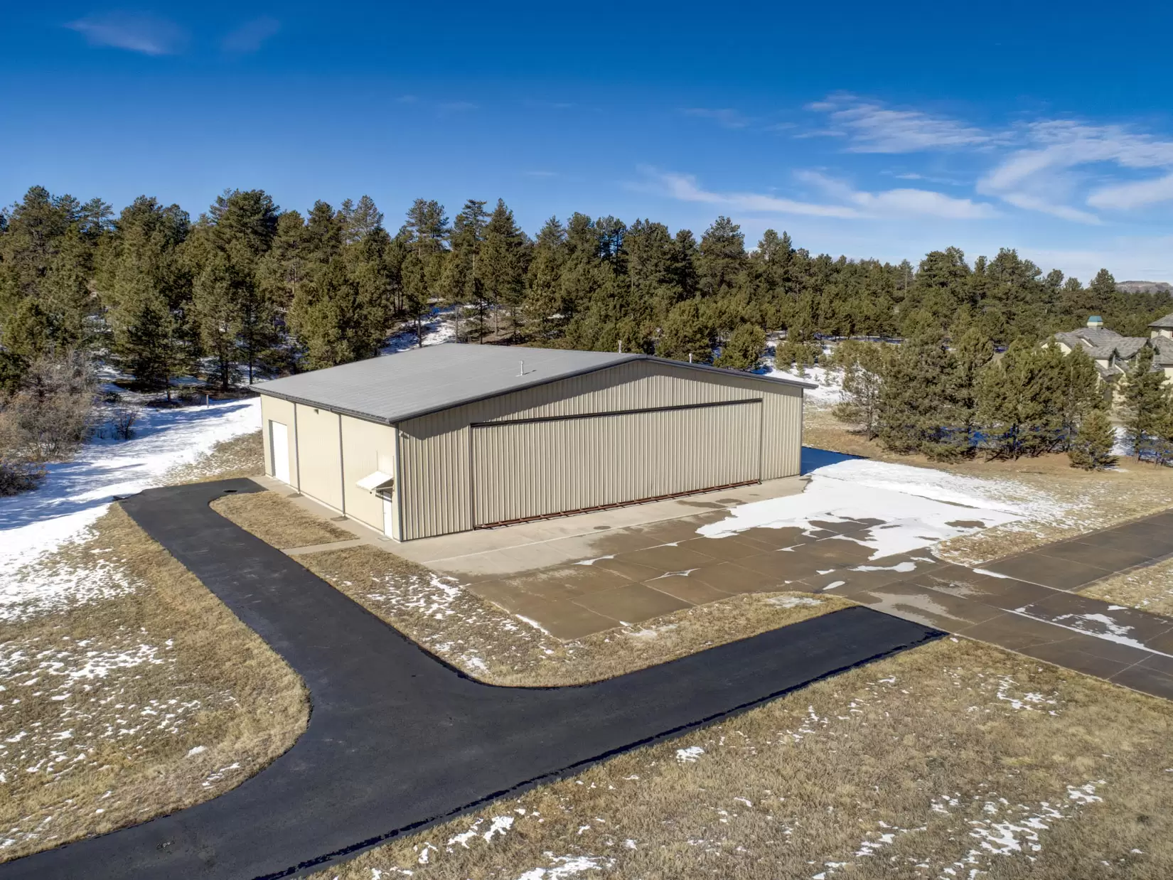 Private Home & Airport – image 3