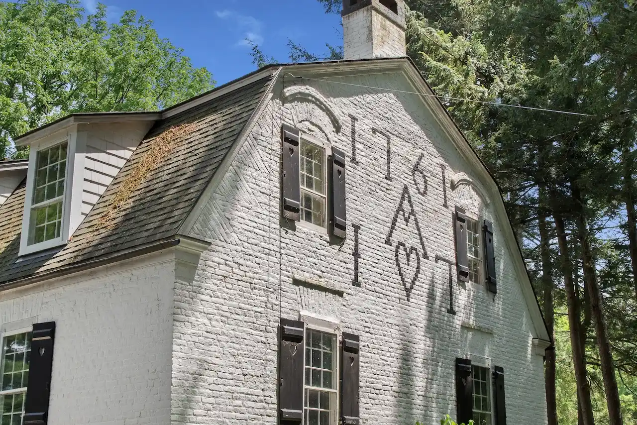Incredible Historic Compound Estate On 67± Park Like Acres – image 2