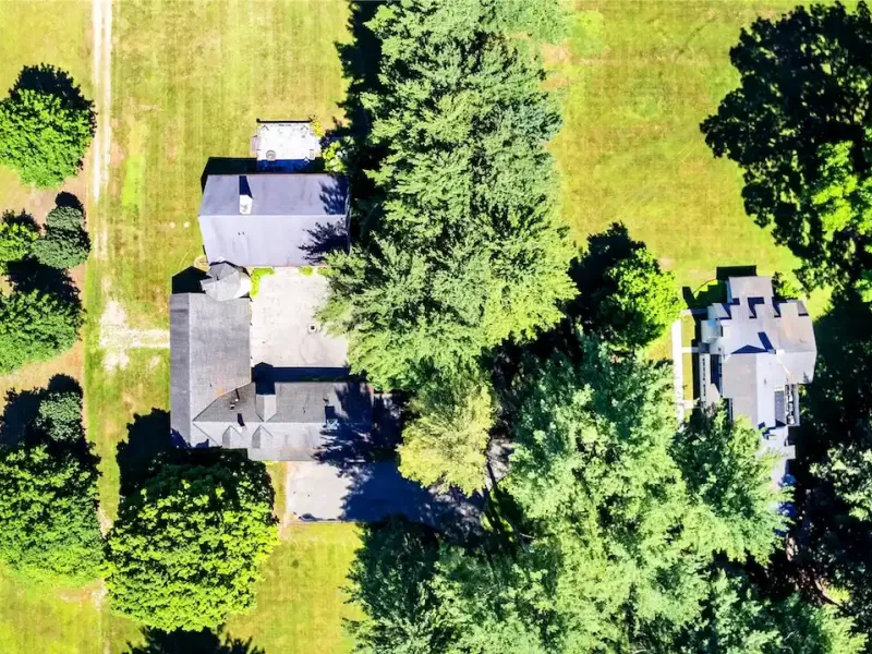 Incredible Historic Compound Estate On 67± Park Like Acres – image 5