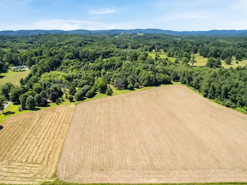 Incredible Historic Compound Estate On 67± Park Like Acres – image 9