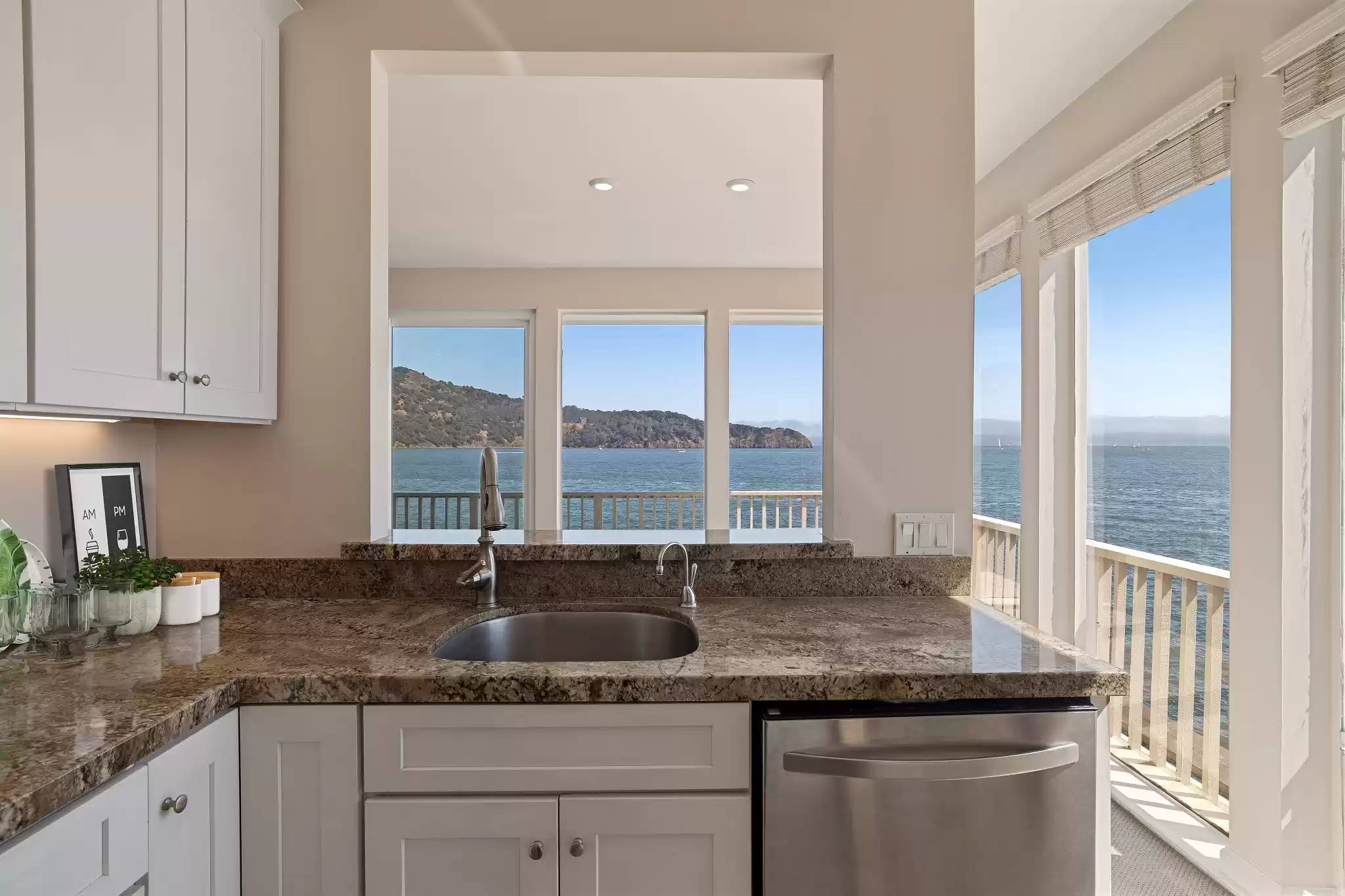 PARADISE POINT – image 6