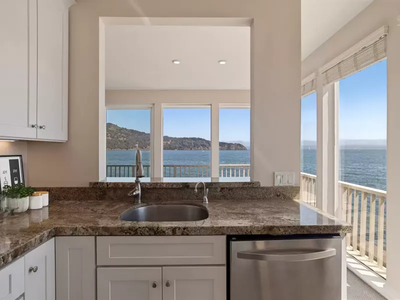 PARADISE POINT – image 6