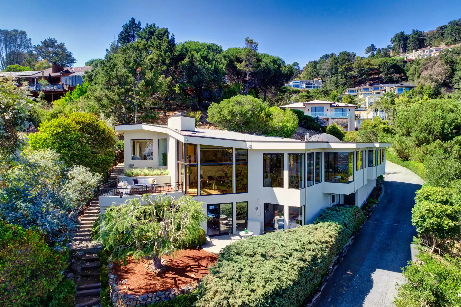 CONTEMPORARY RETREAT – image 1