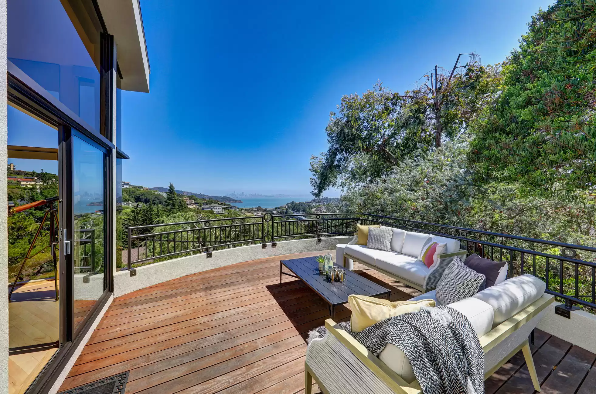 CONTEMPORARY RETREAT – image 19