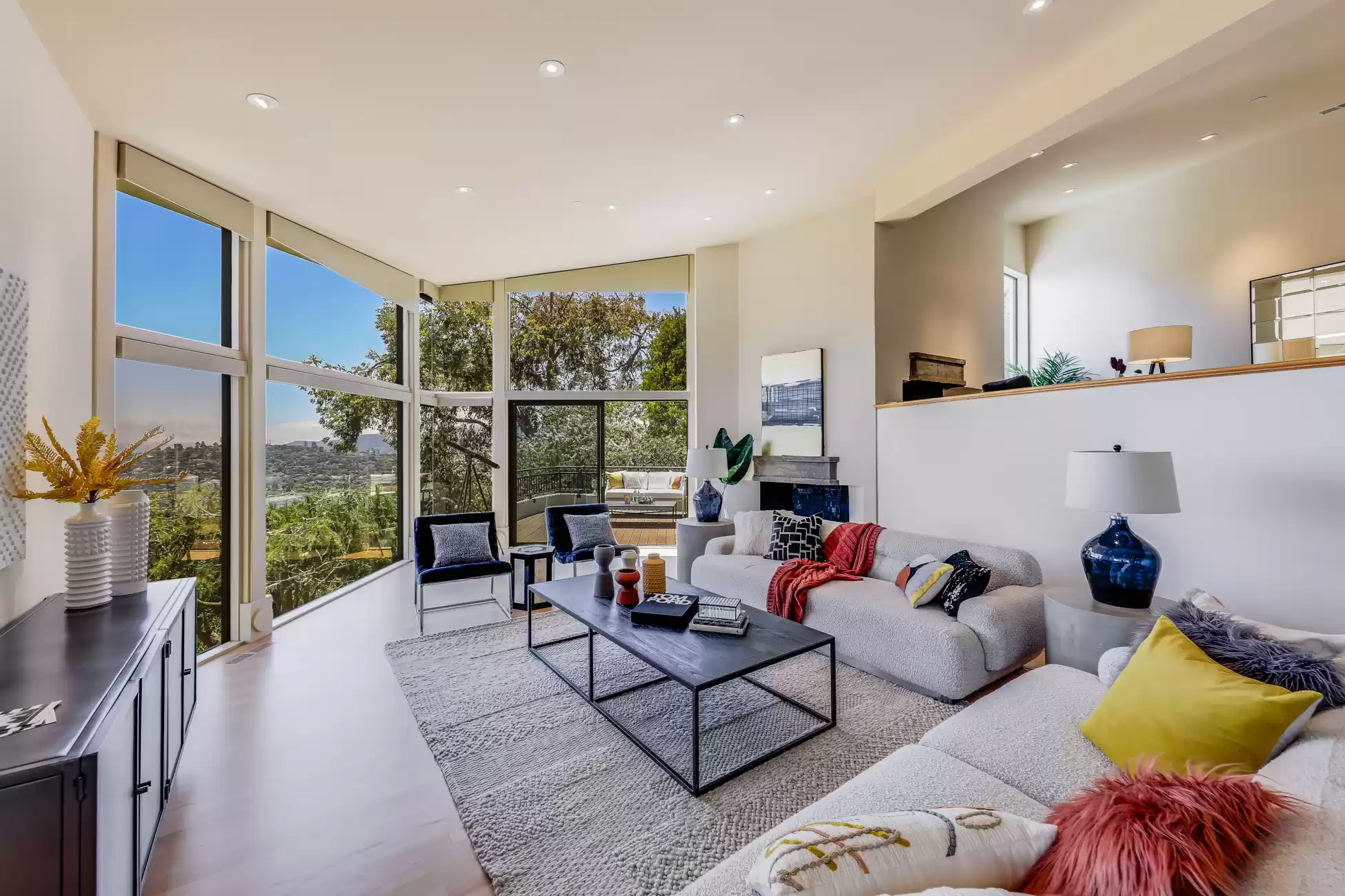 CONTEMPORARY RETREAT – image 2