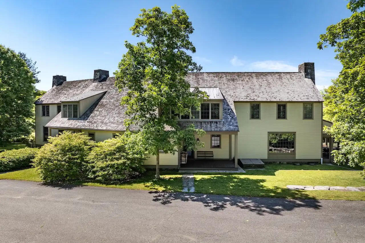 Sprawling Lakeville Compound On 21+ Acres – image 2