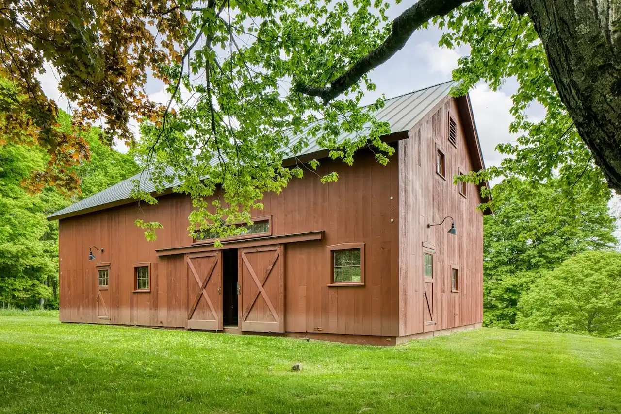 Sprawling Lakeville Compound On 21+ Acres – image 4