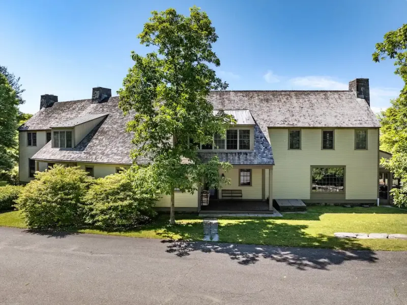 Sprawling Lakeville Compound On 21+ Acres – image 2