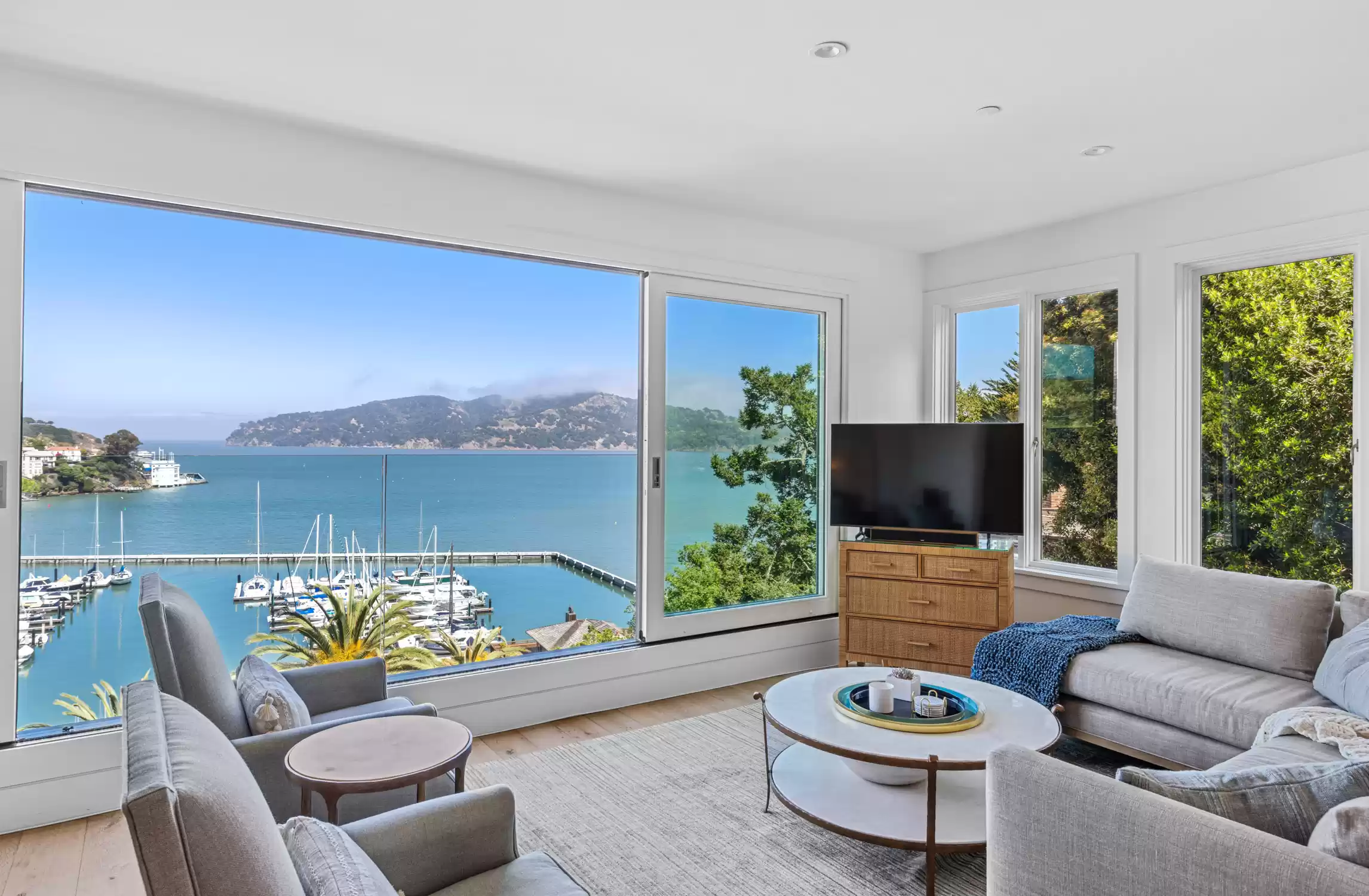 BELVEDERE BEAUTY – image 6