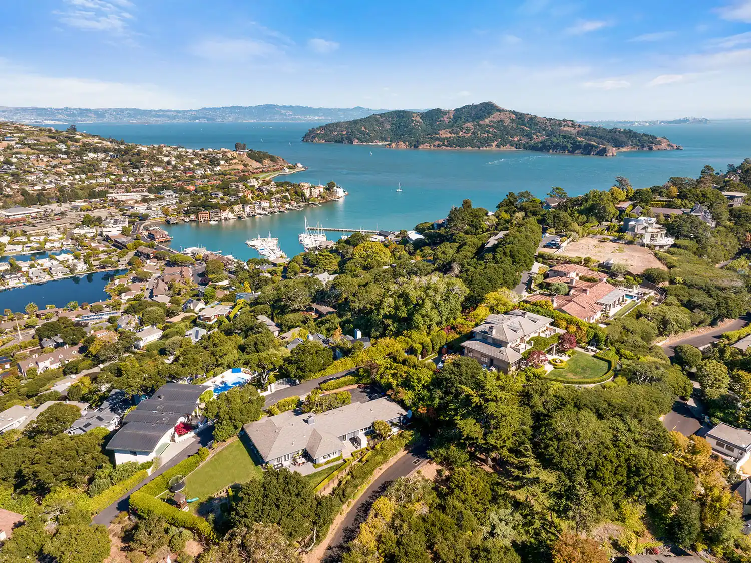 EXCEPTIONAL LOCATION – image 1