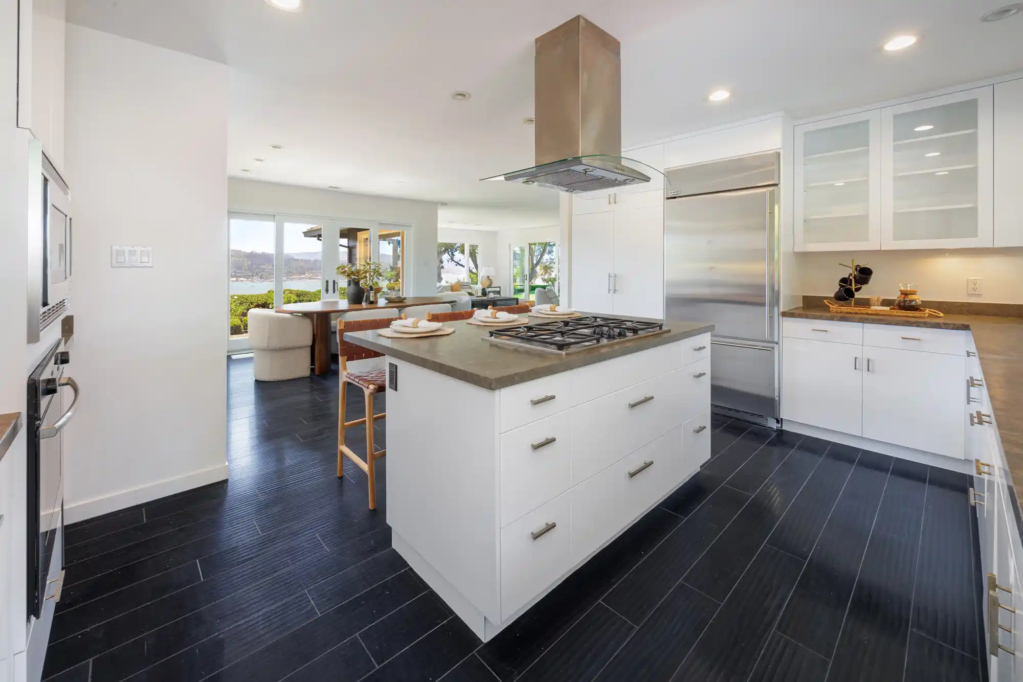 EXCEPTIONAL LOCATION – image 8