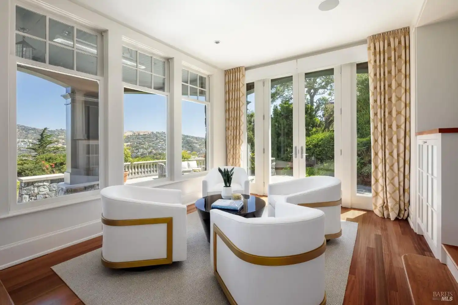 Enchanting Belvedere Estate – image 12