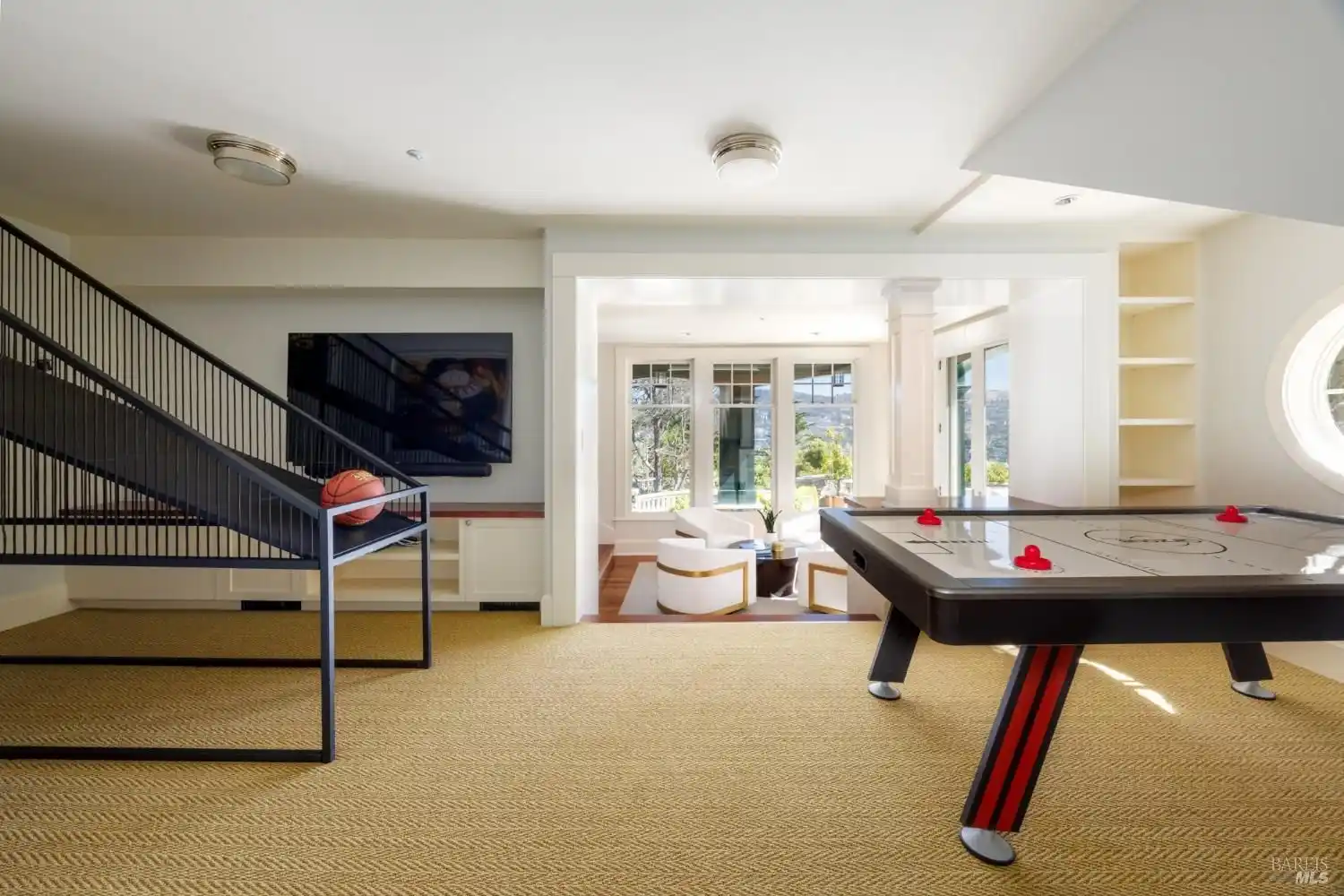 Enchanting Belvedere Estate – image 13