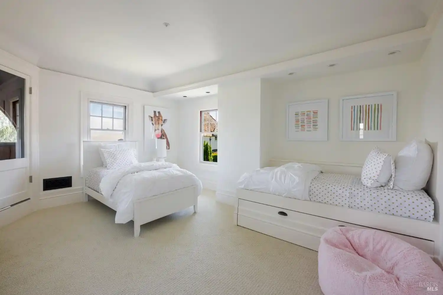 Enchanting Belvedere Estate – image 19