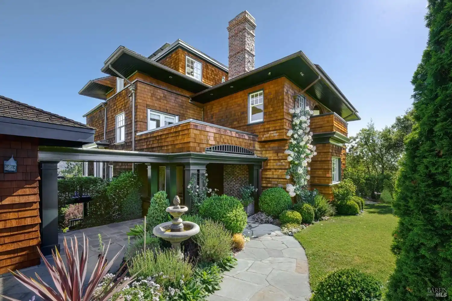 Enchanting Belvedere Estate – image 2