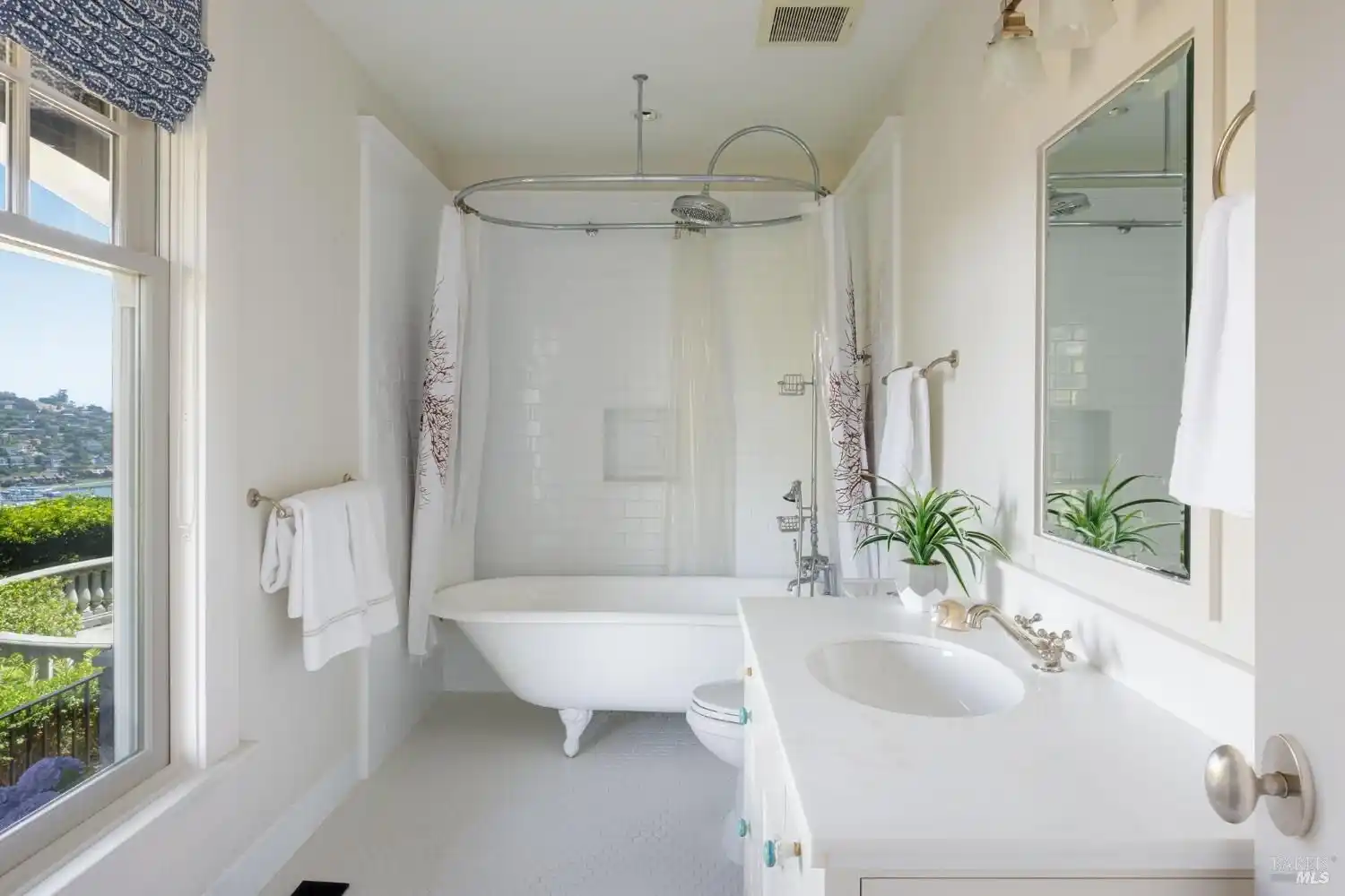 Enchanting Belvedere Estate – image 24