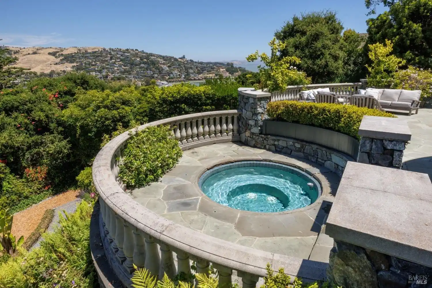 Enchanting Belvedere Estate – image 28