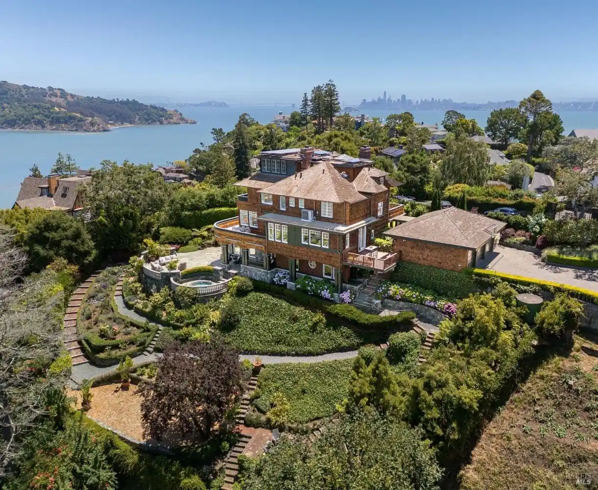 Enchanting Belvedere Estate – image 29