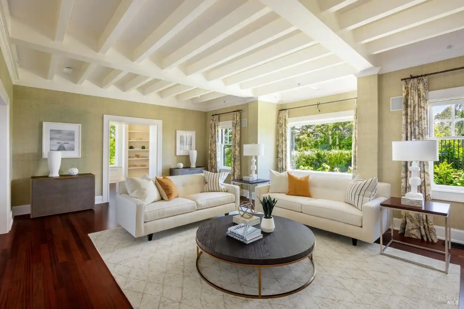 Enchanting Belvedere Estate – image 4