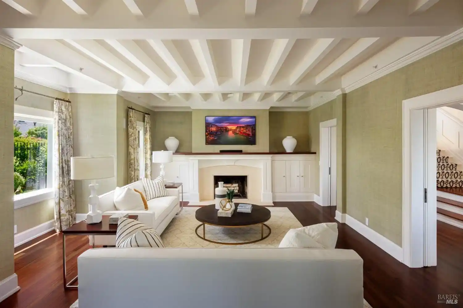 Enchanting Belvedere Estate – image 6