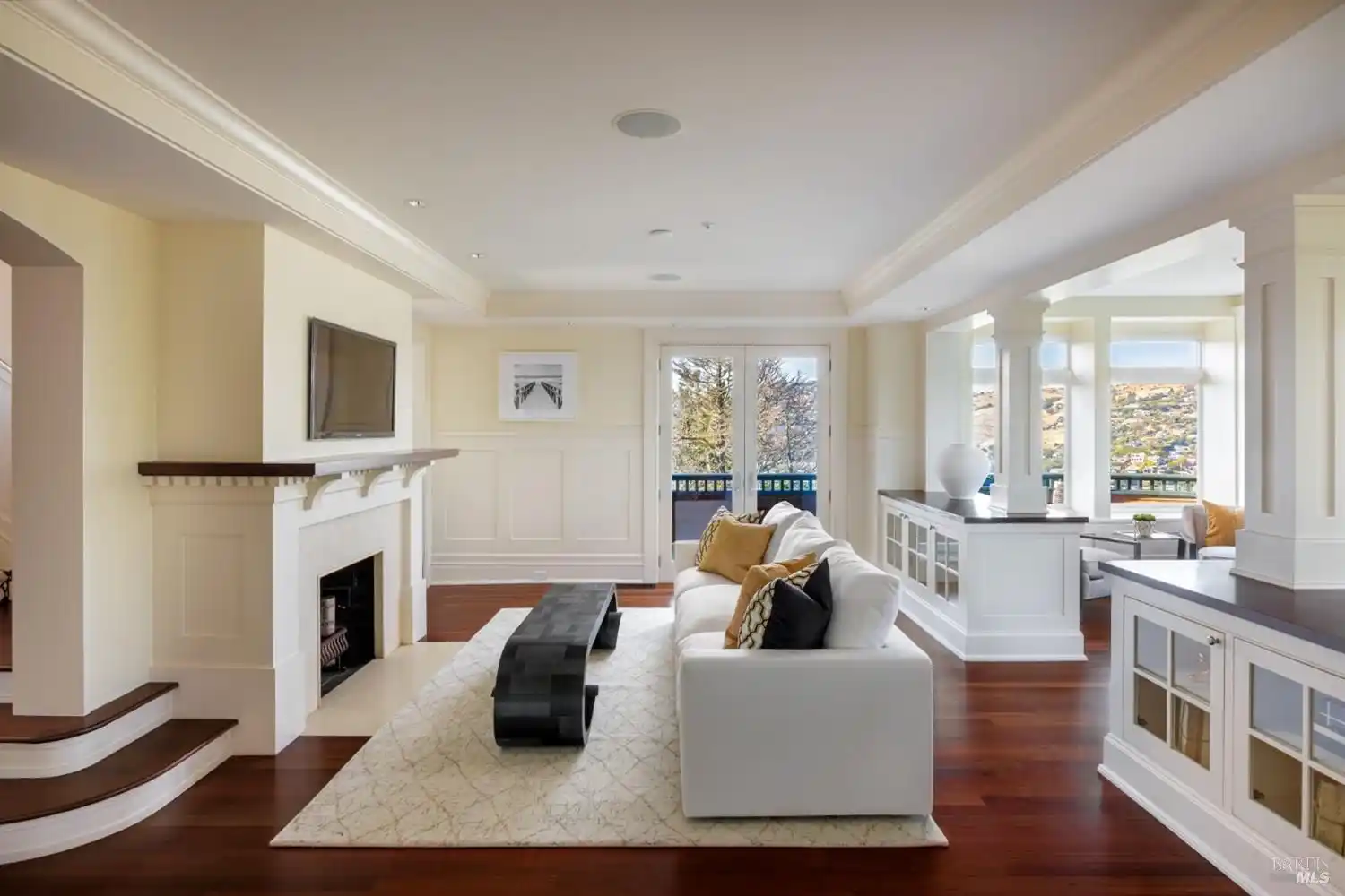 Enchanting Belvedere Estate – image 7
