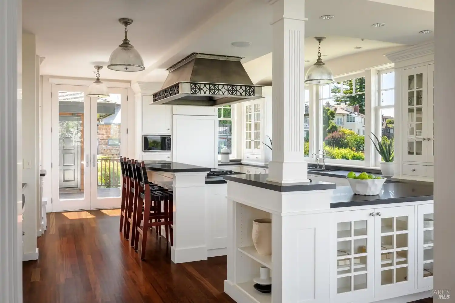 Enchanting Belvedere Estate – image 9