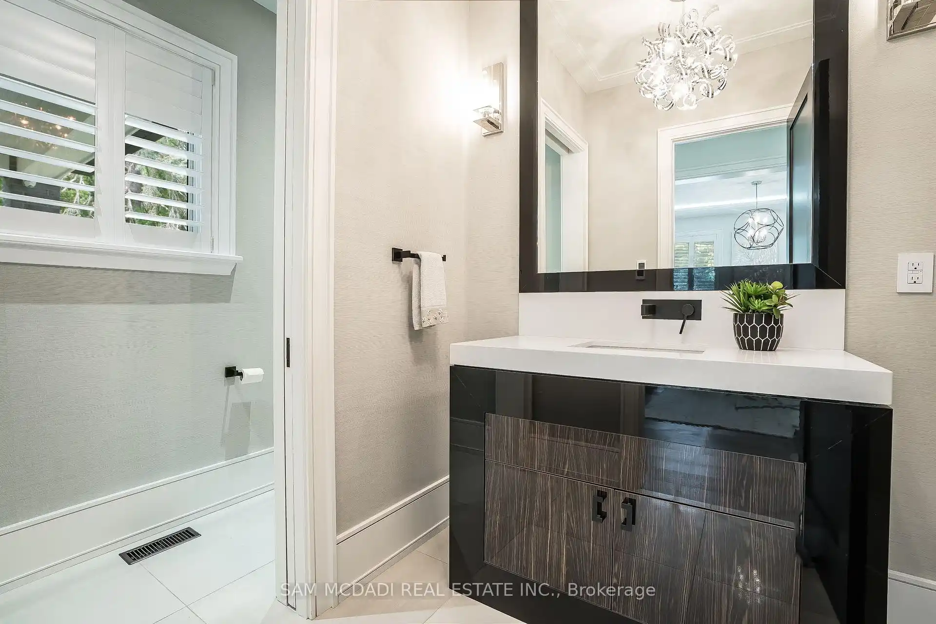231 Wedgewood Drive, Oakville (W12736948) – image 19