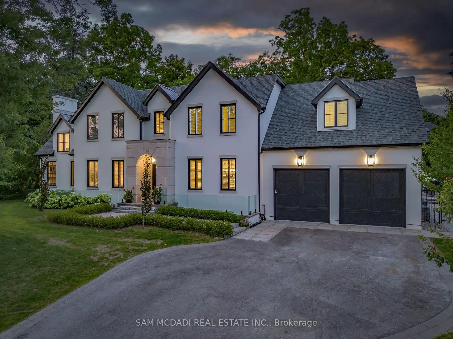 231 Wedgewood Drive, Oakville (W12736948) – image 2