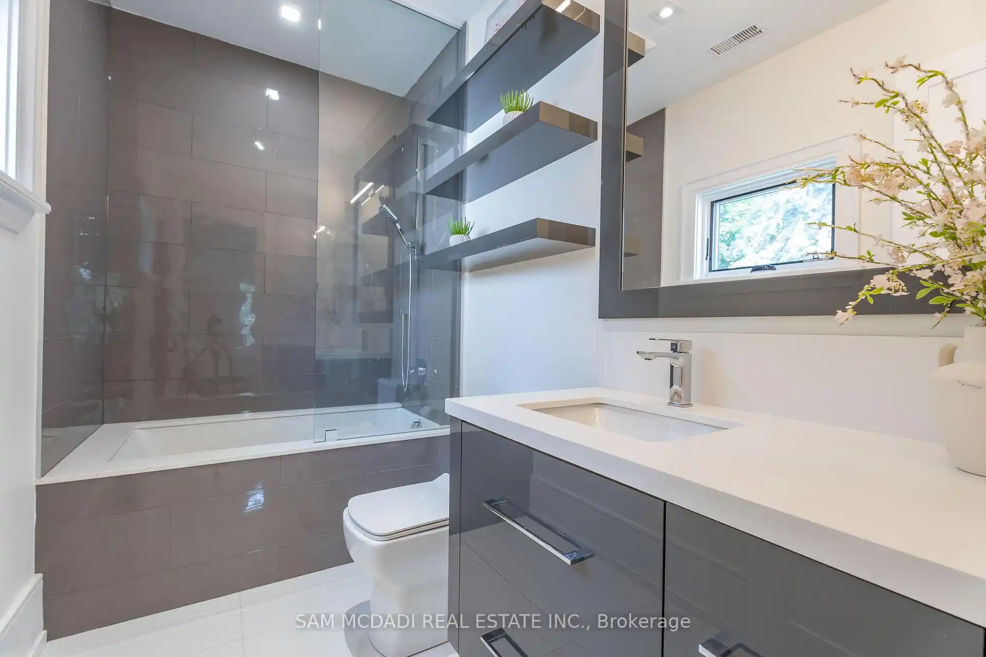 231 Wedgewood Drive, Oakville (W12736948) – image 34