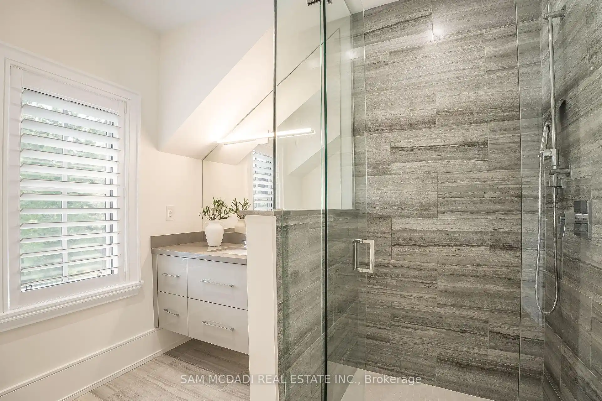 231 Wedgewood Drive, Oakville (W12736948) – image 36