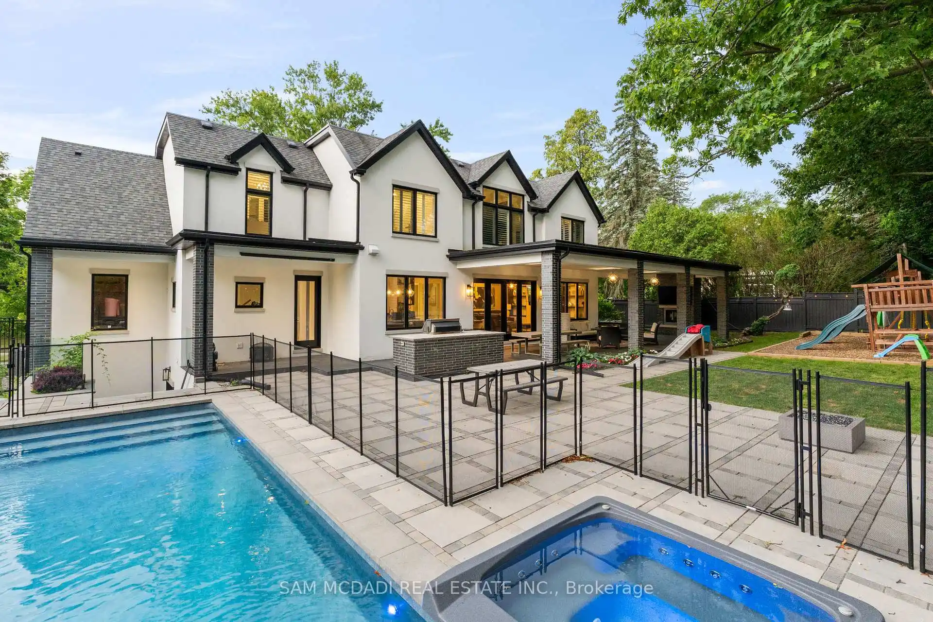 231 Wedgewood Drive, Oakville (W12736948) – image 4