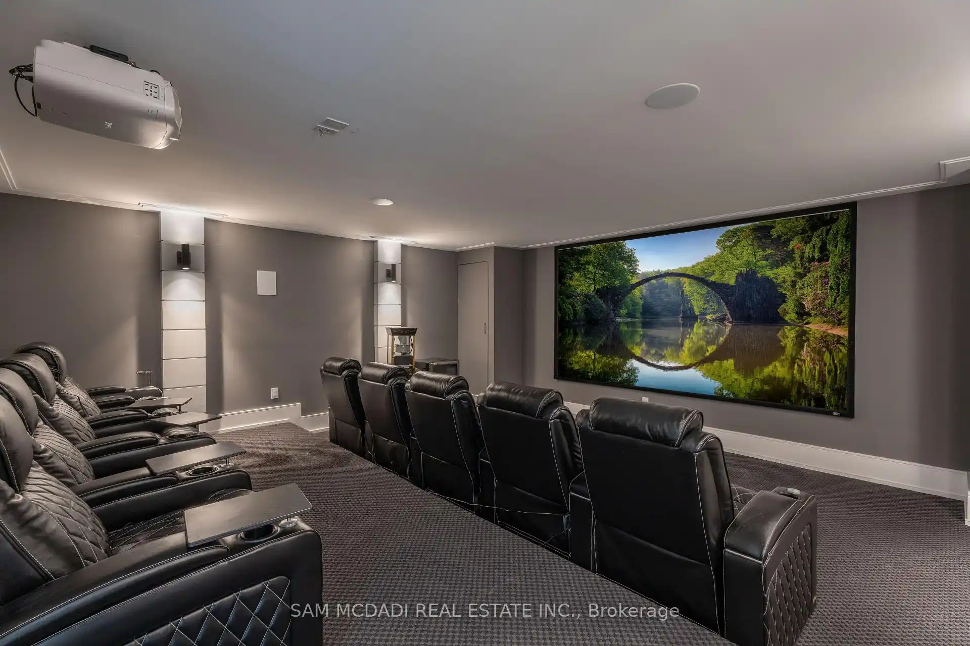 231 Wedgewood Drive, Oakville (W12736948) – image 40