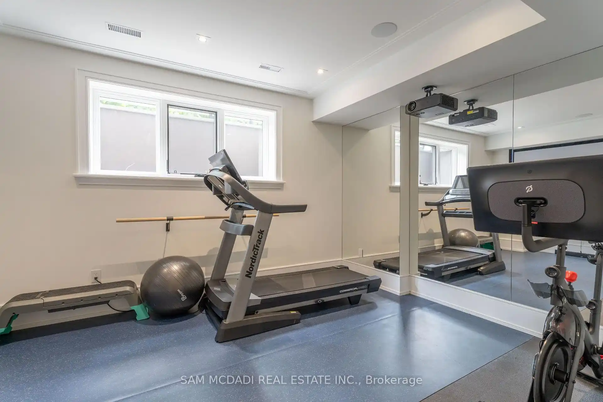 231 Wedgewood Drive, Oakville (W12736948) – image 42