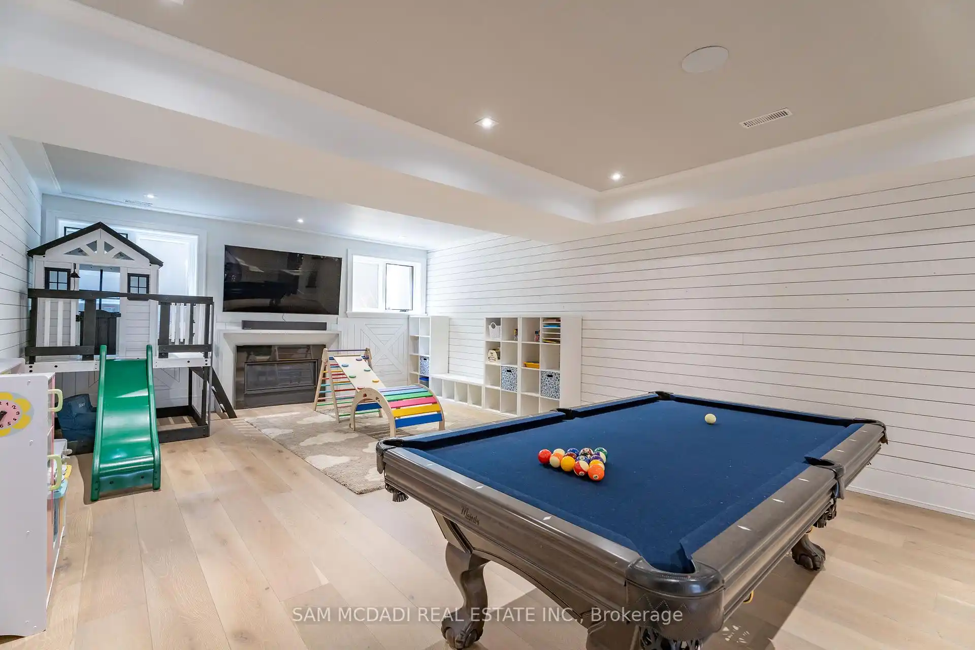 231 Wedgewood Drive, Oakville (W12736948) – image 44