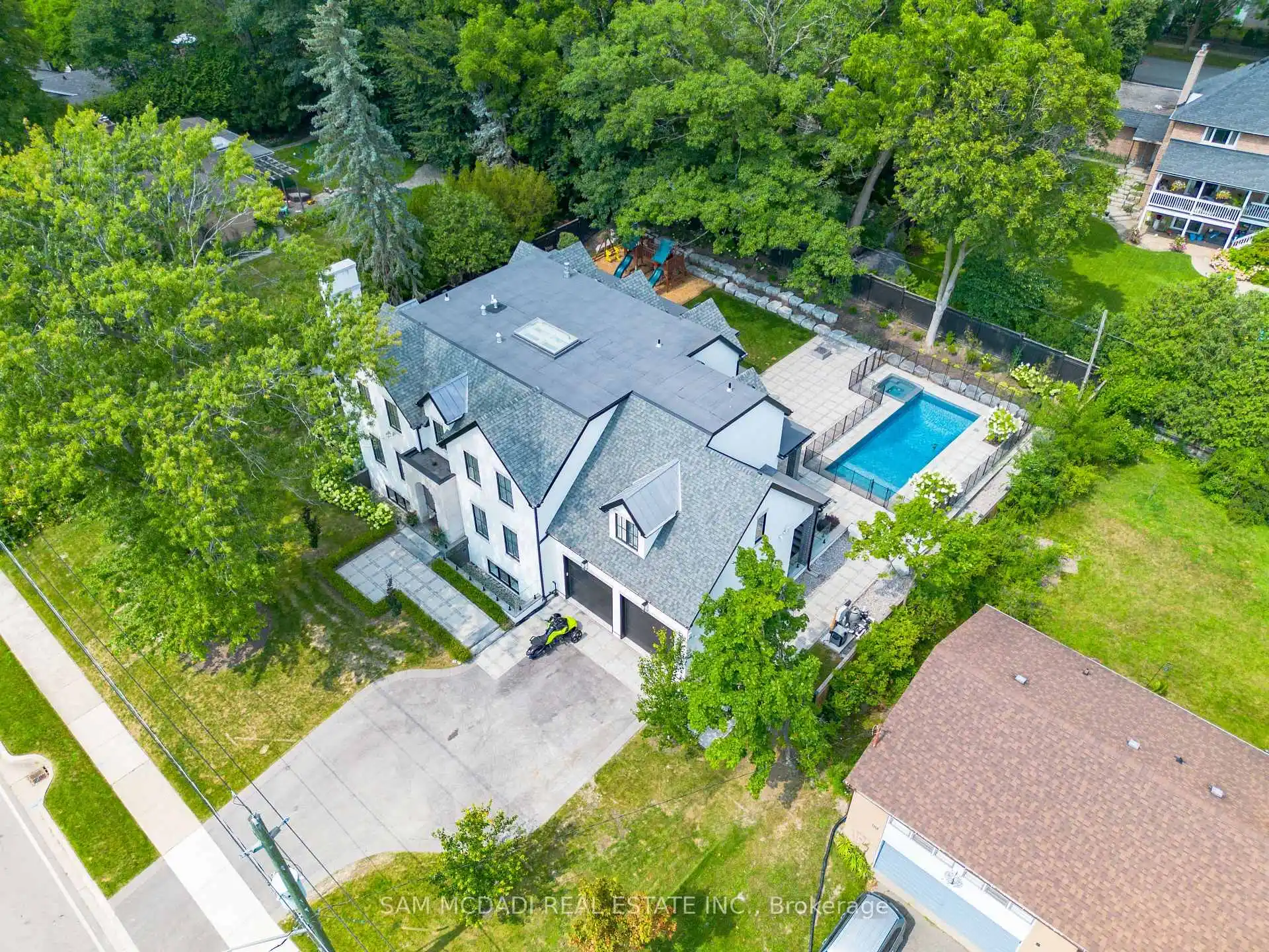 231 Wedgewood Drive, Oakville (W12736948) – image 50