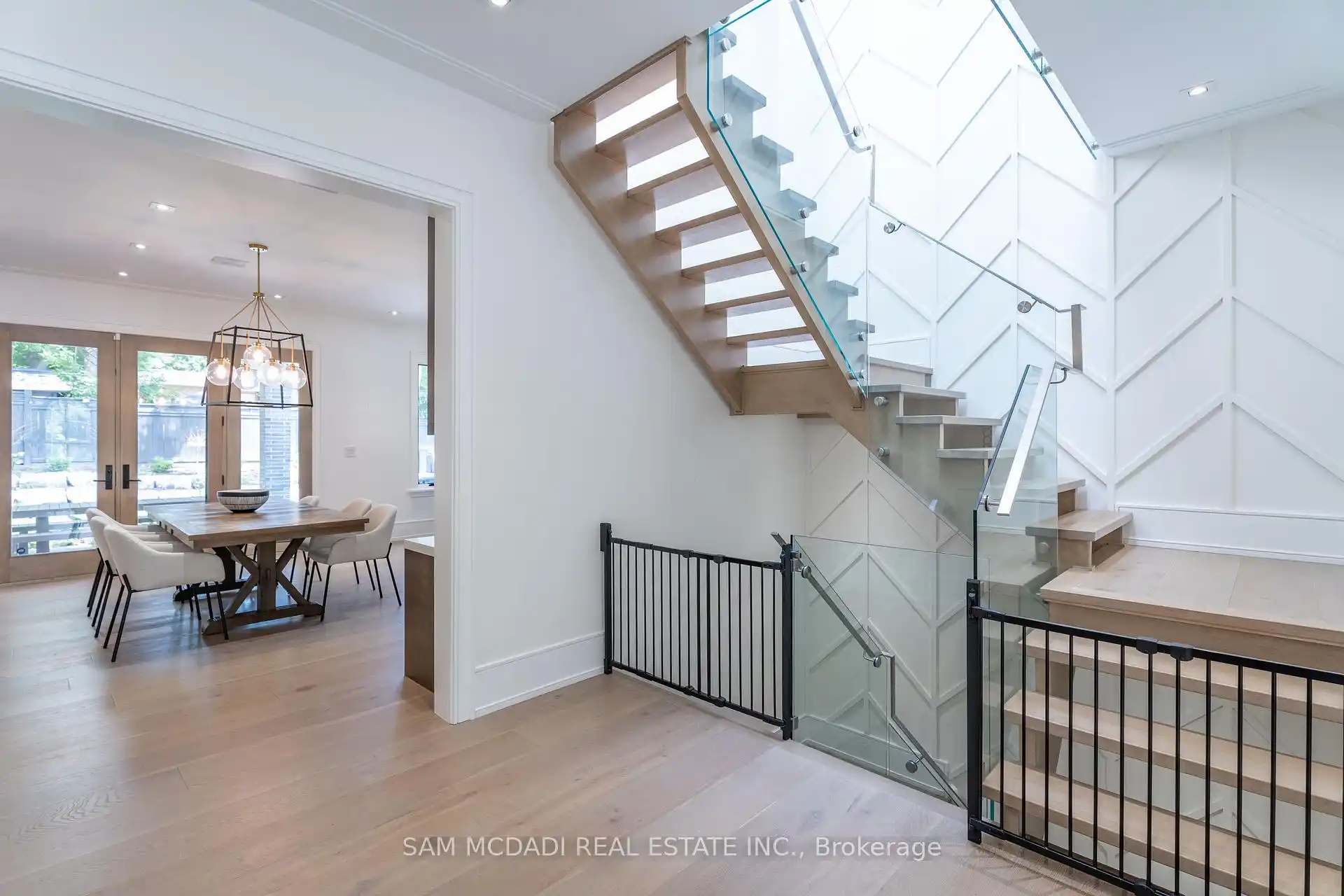 231 Wedgewood Drive, Oakville (W12736948) – image 8