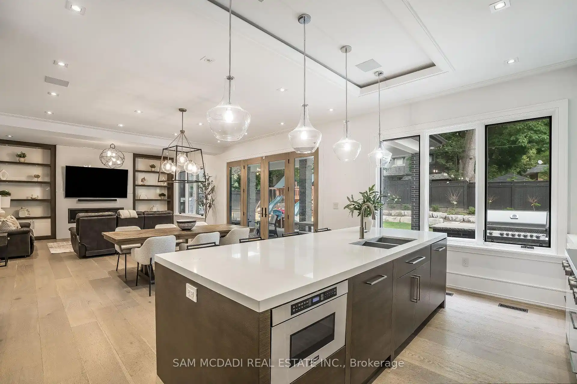 231 Wedgewood Drive, Oakville (W12736948) – image 9